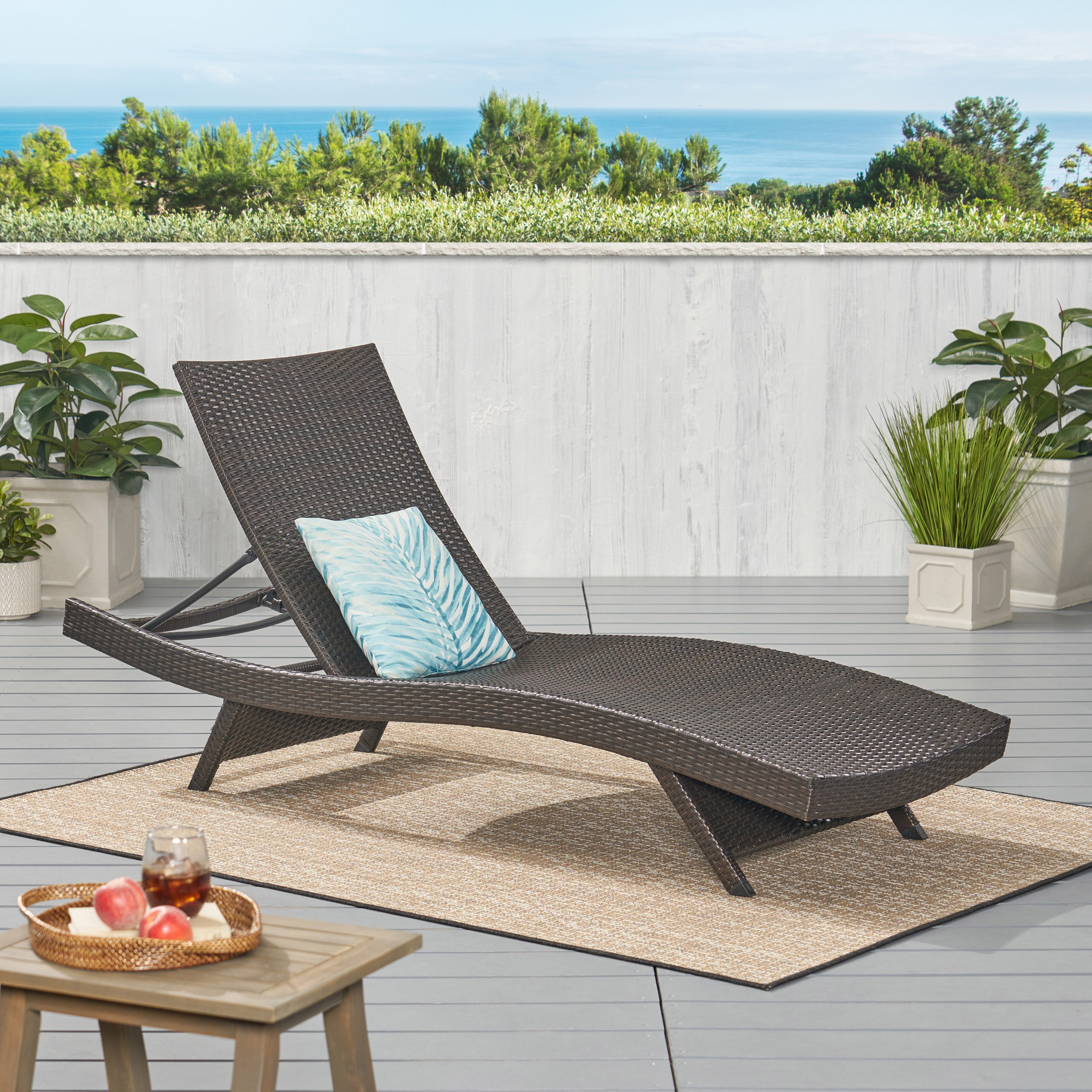 SALEM PE WICKER CHAISE LOUNGE