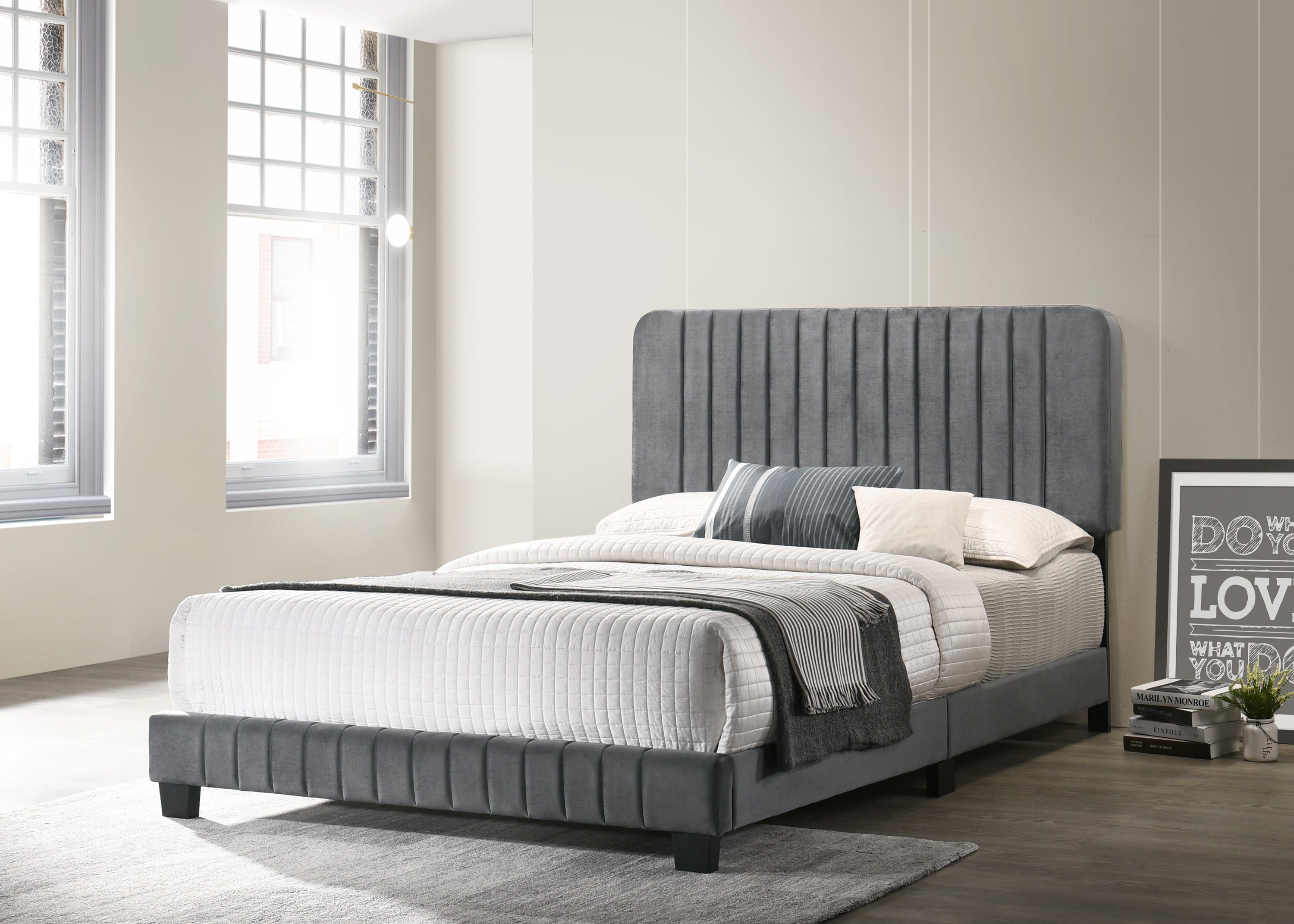 Sleek Contemporary Full Bed In Gray