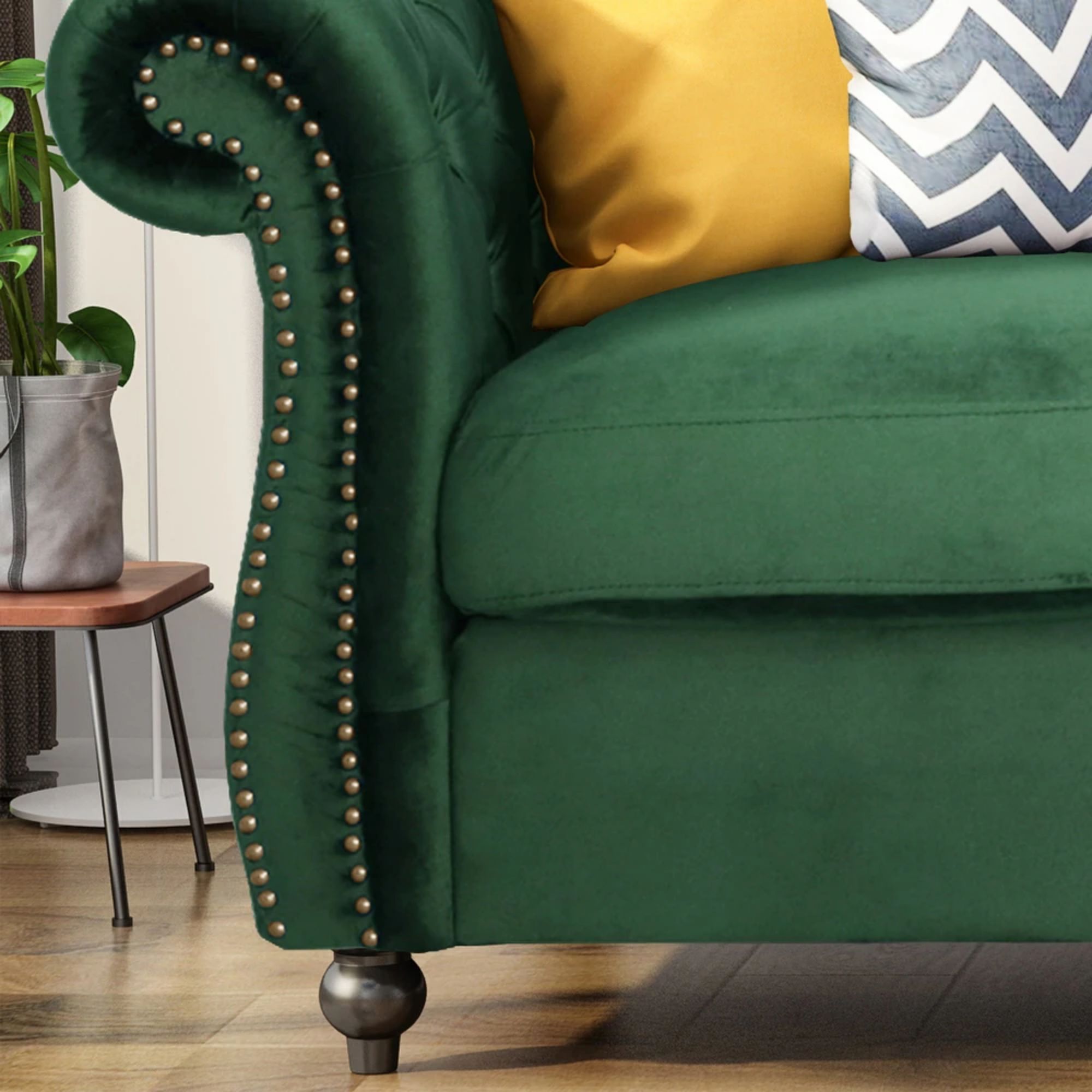 Durable 3-Seater Emerald Velvet Sofa, Combining Luxurious Comfort with Timeless Design, Perfect for Elegant Living Spaces, Featuring Plush Upholstery for Relaxation and a Touch of Sophisticated Style