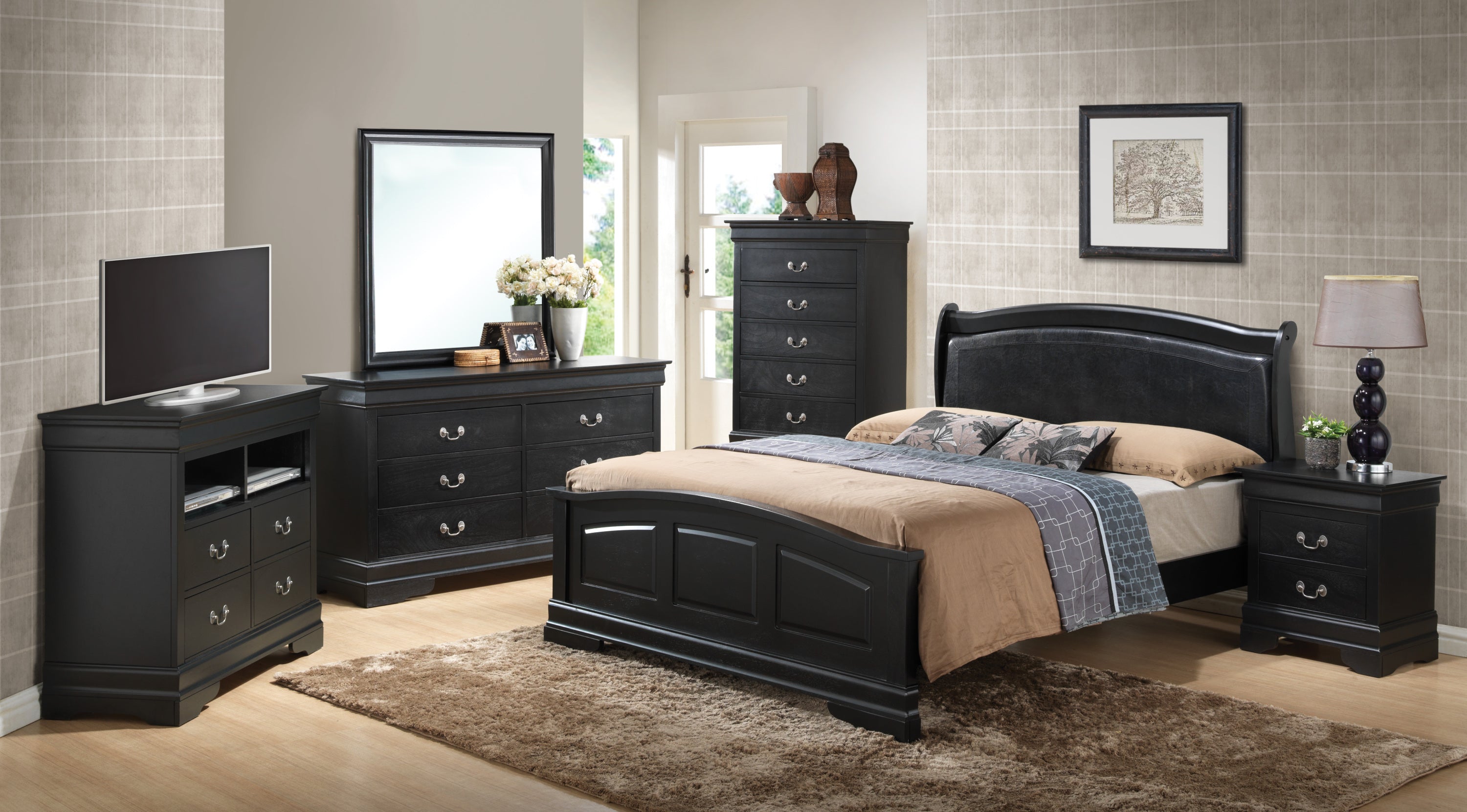 Elegant Black Traditional Queen Bed