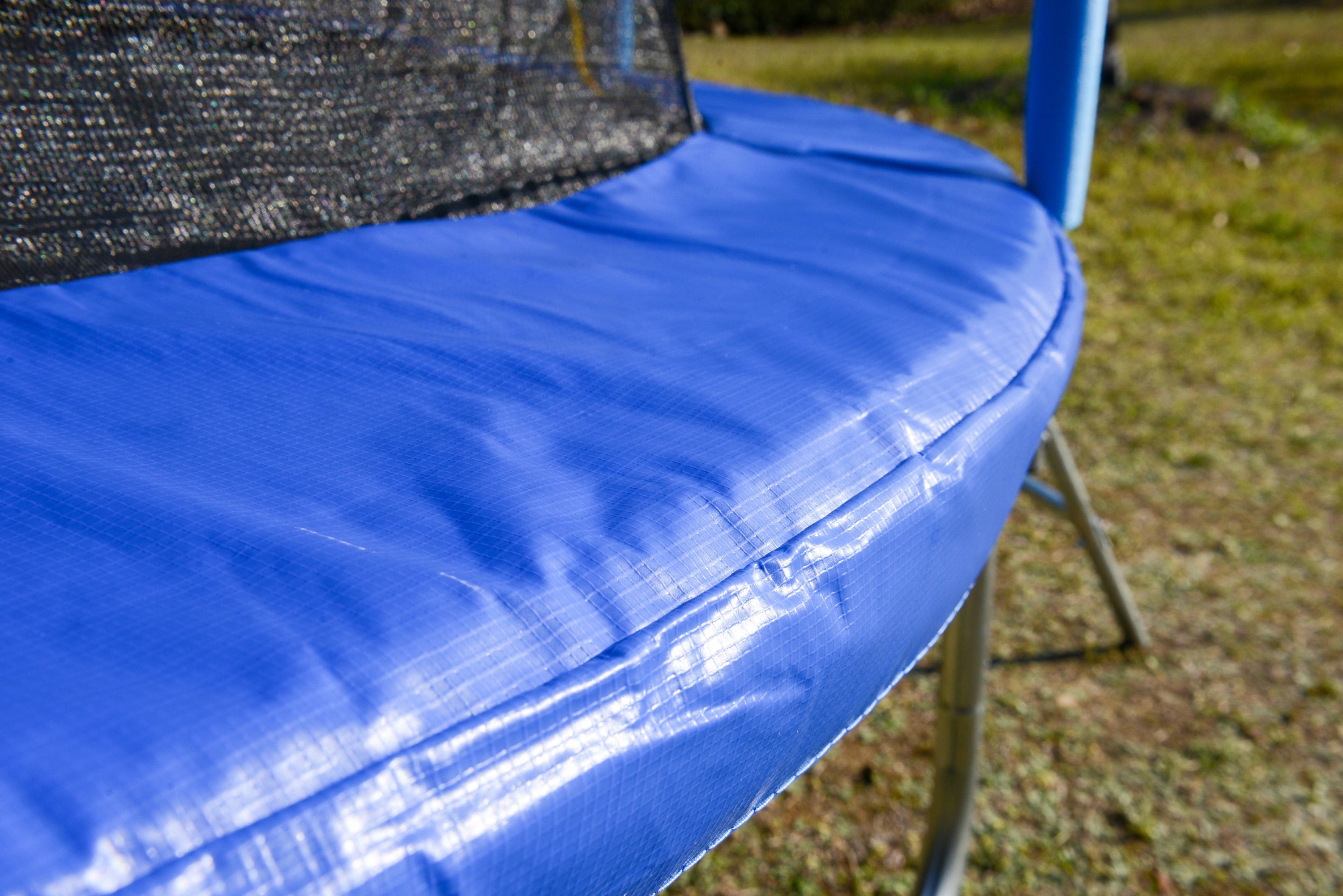 12 FT TRAMPOLINE INSIDE SAFETY NET WITH BASKETBALL HOOP