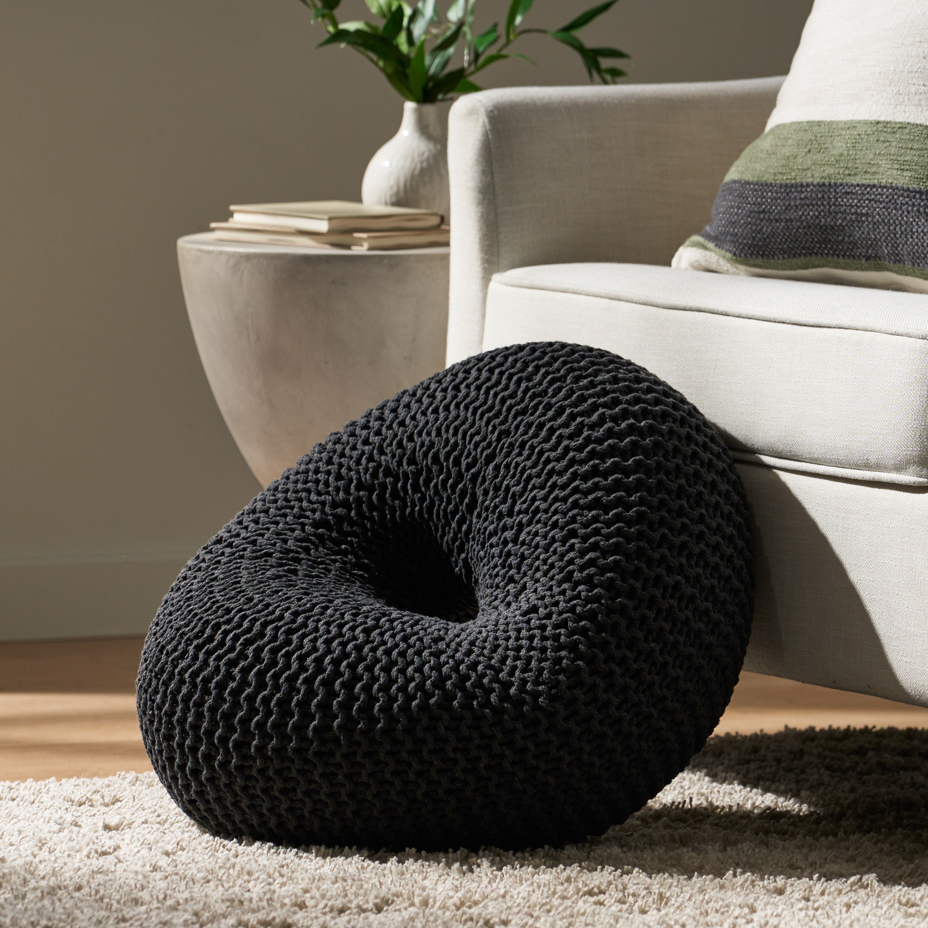 KNITED POUF