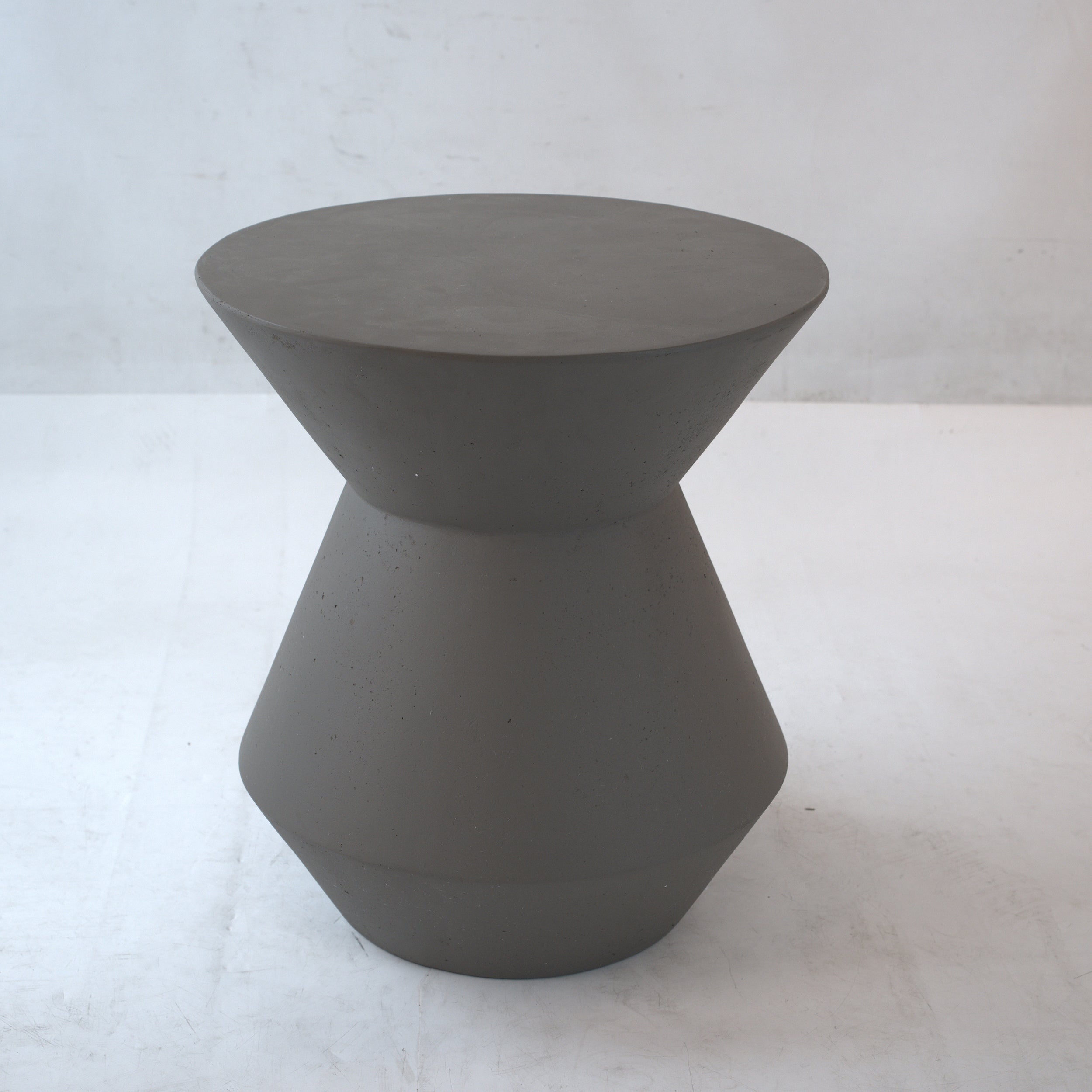 Decorative Garden Conner Table,18.1" H Modern Heavy Duty Patio Sturdy Faux Terrazzo Accent Table Side Table Plant Table for Indoor Outdoor