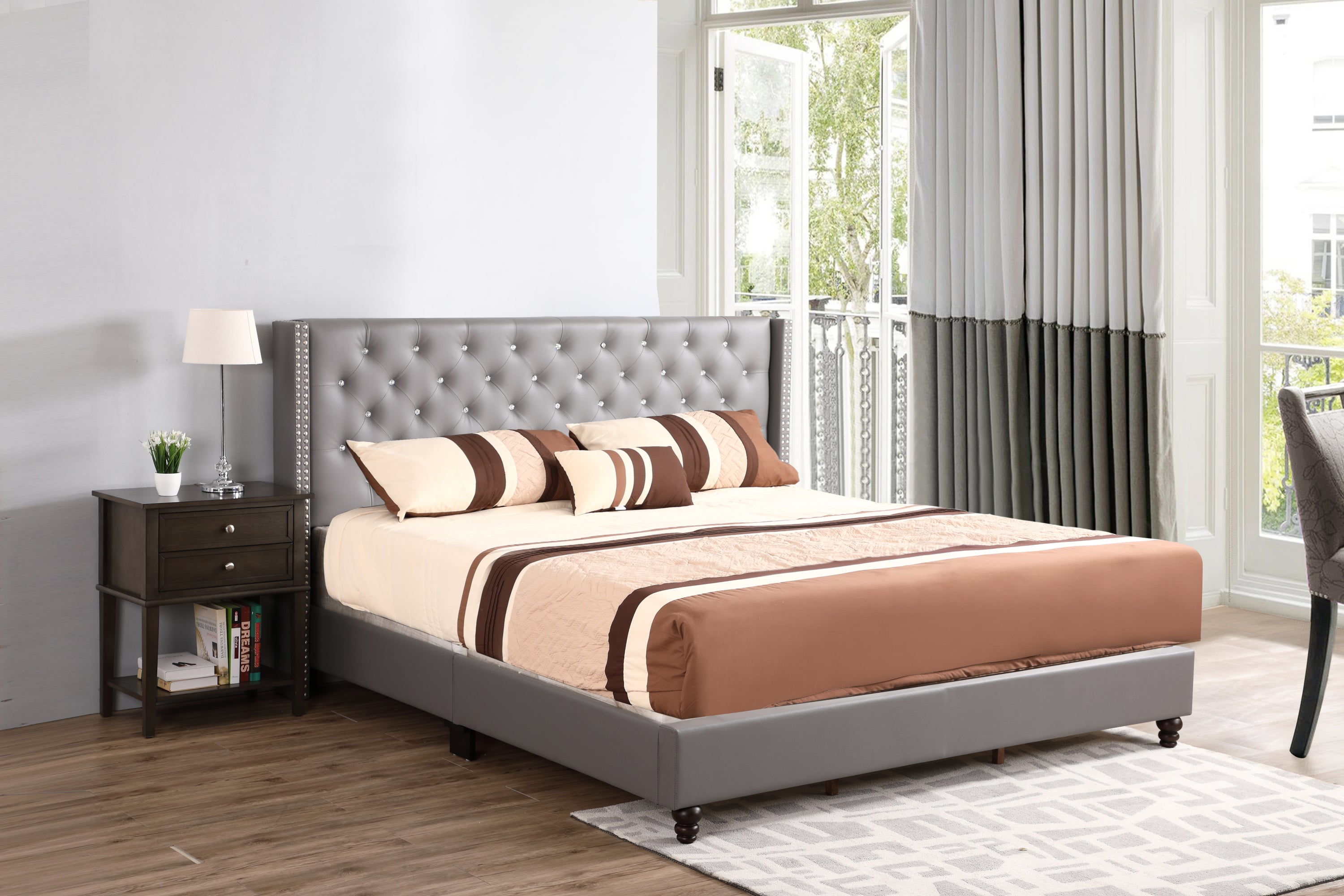 Chic Transitional King Upholstered Bed