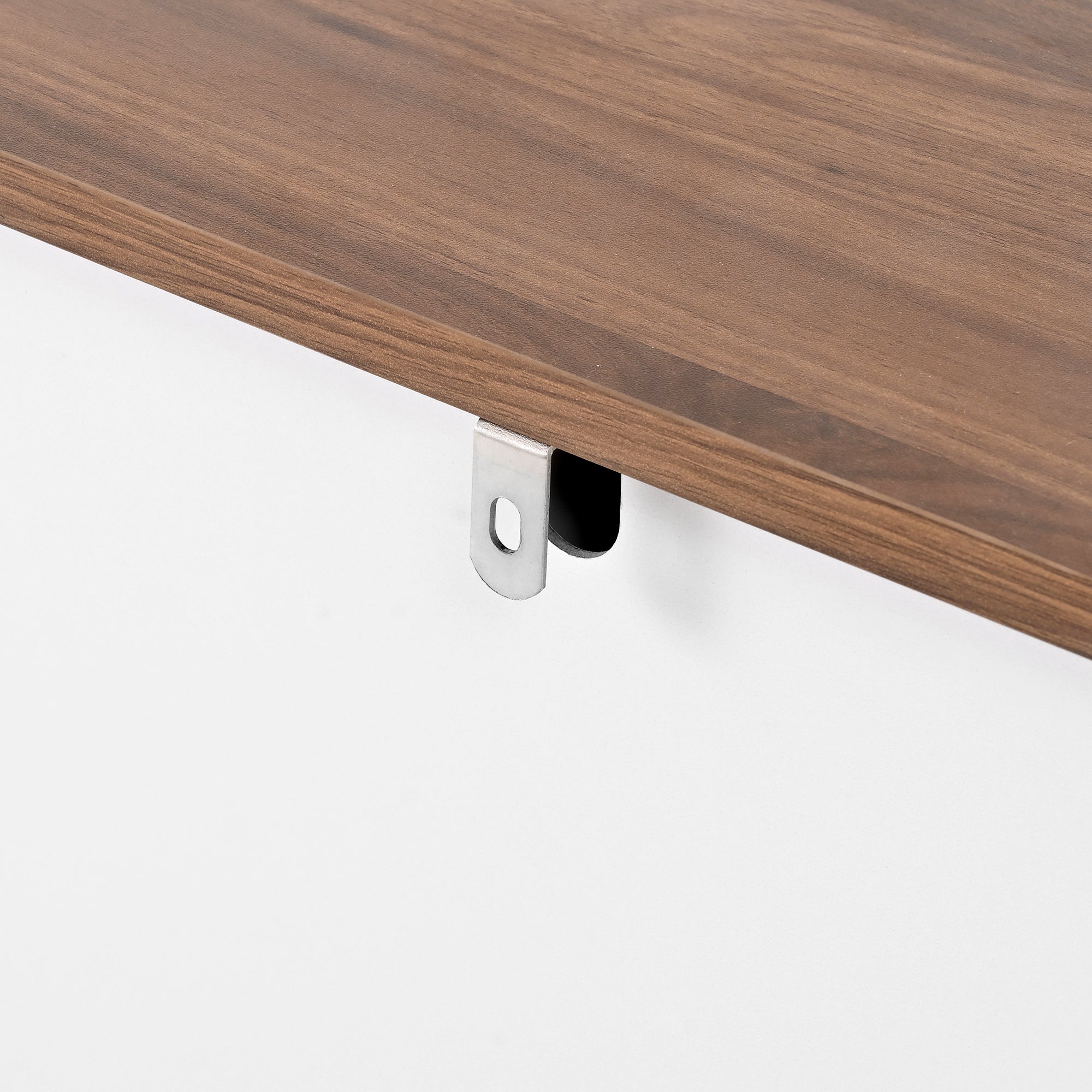 White 5-drawer chest of drawers, detail of drawer fronts