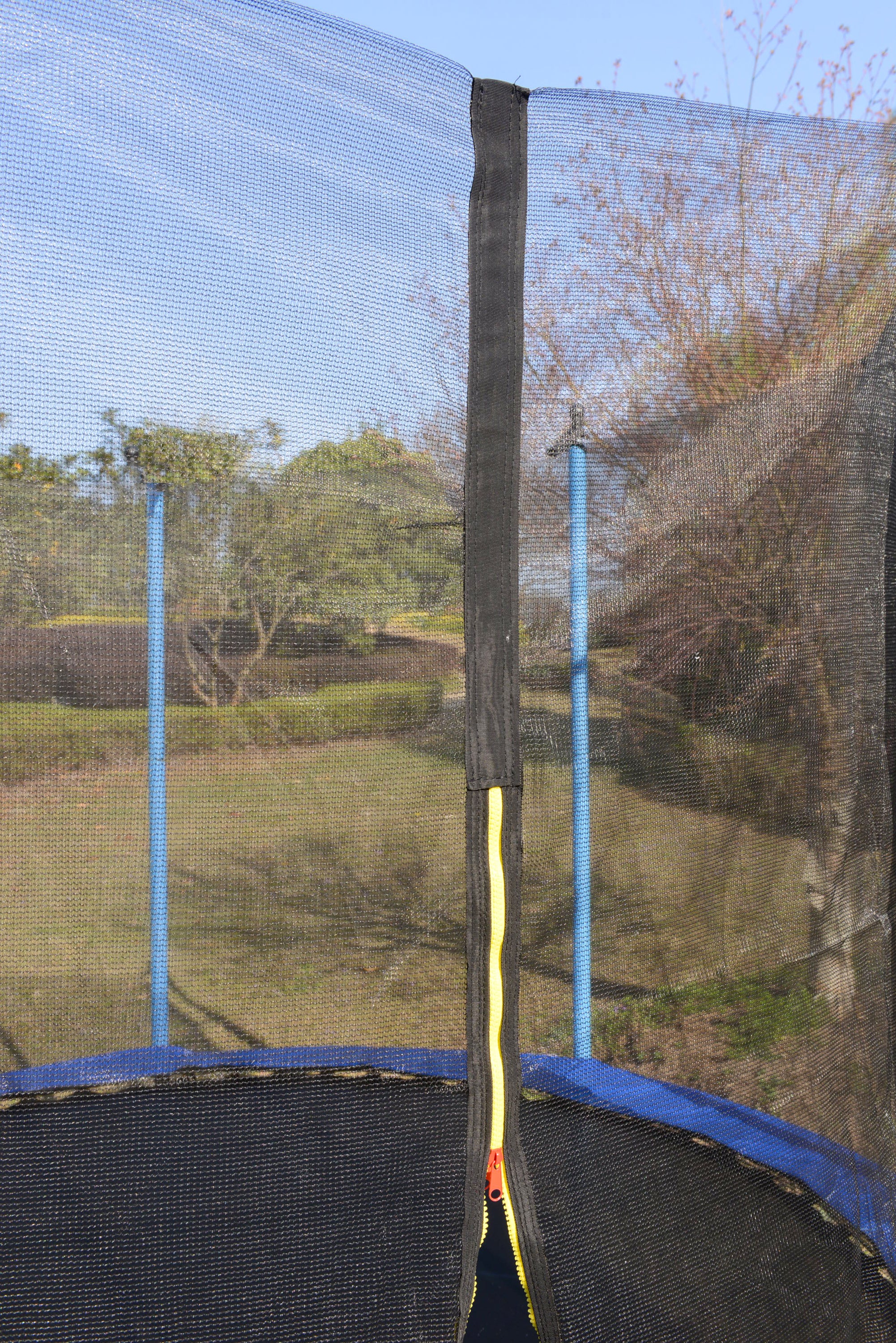 12 FT TRAMPOLINE OUTSIDE SAFETY NET WITH BASKETBALL HOOP