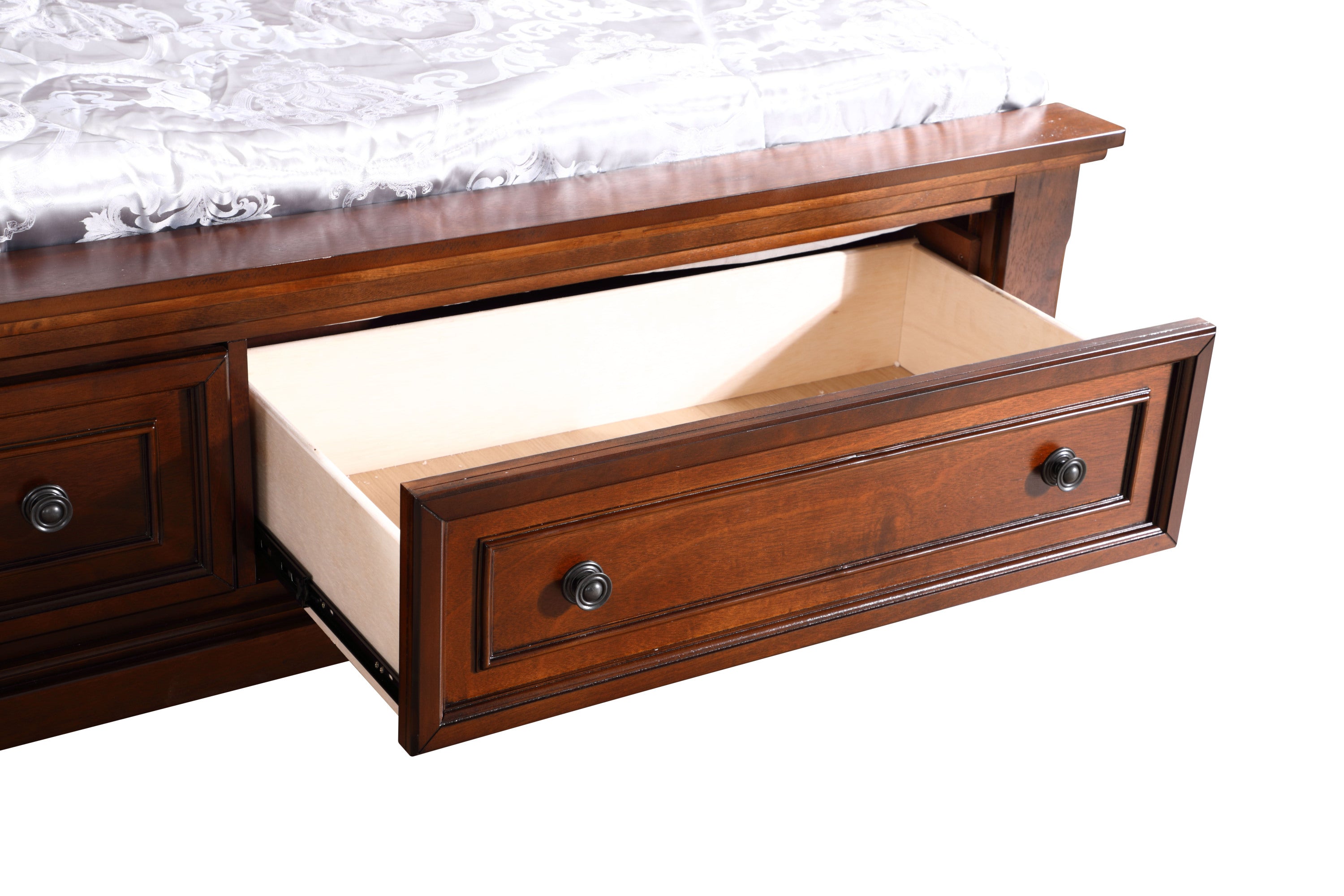 Traditional Cherry King Bed With Timeless Appeal