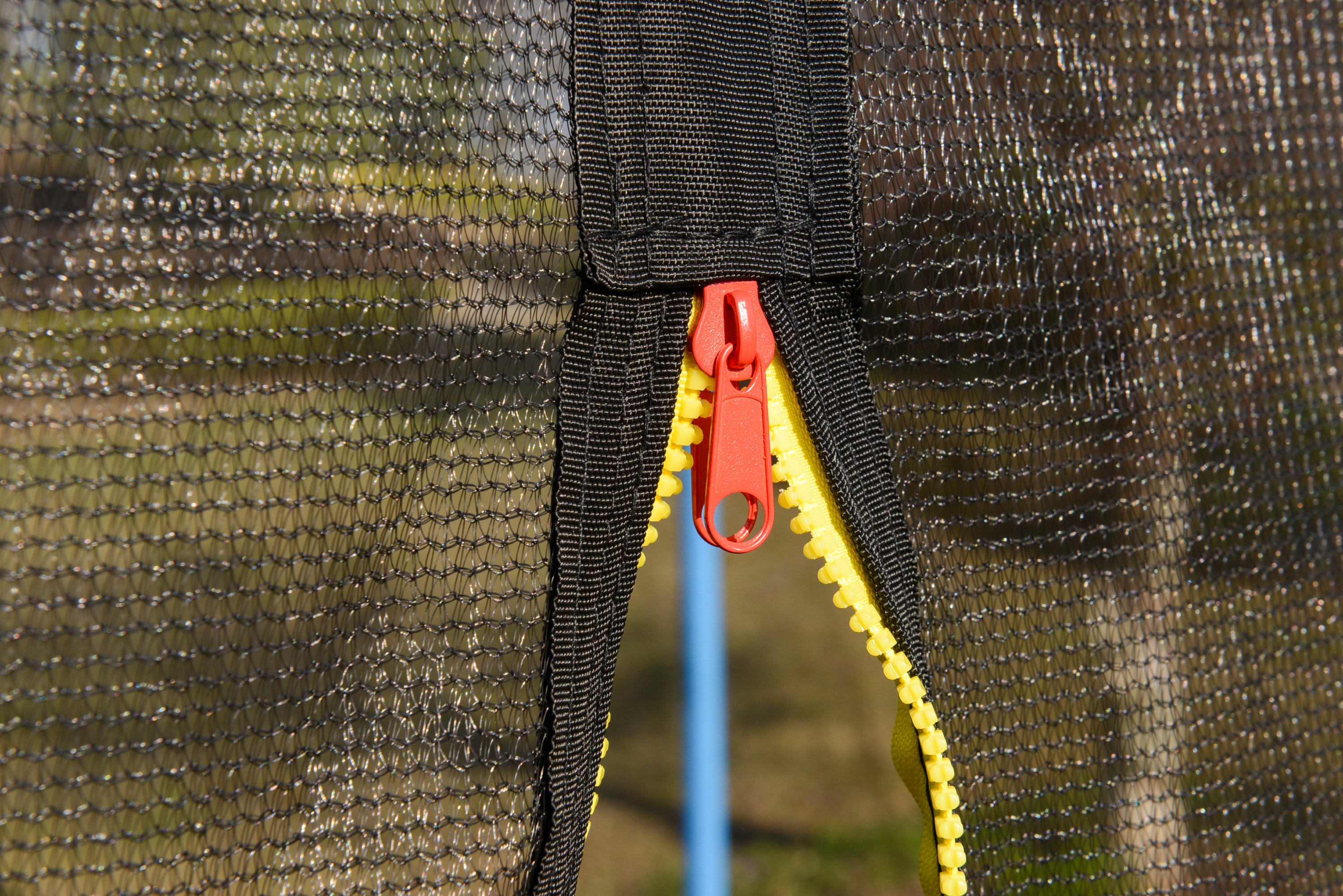 12 FT TRAMPOLINE PUMPKIN-STYLE SAFETY NET WITH BASKETBALL HOOP